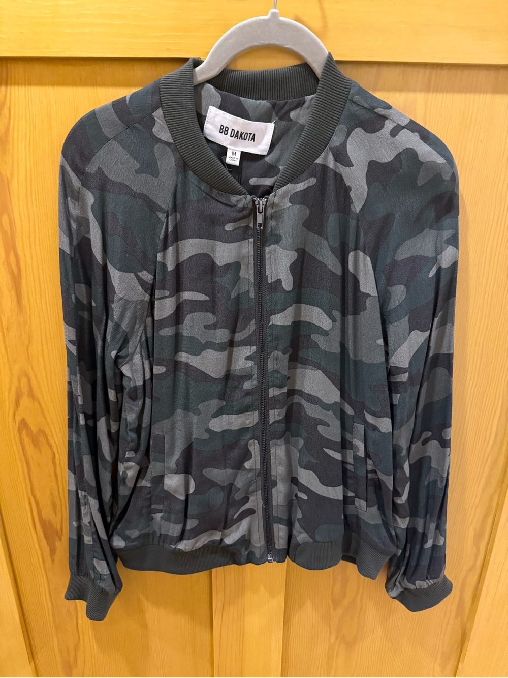 NWT BB Dakota "Can't See Me" Camo Bomber Jacket - Army Green - Size M